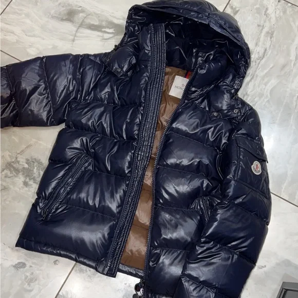 Sell for 1500 if u pick up in mtl text me 5146998726 brand new size M 2022 - Picture 1 of 7